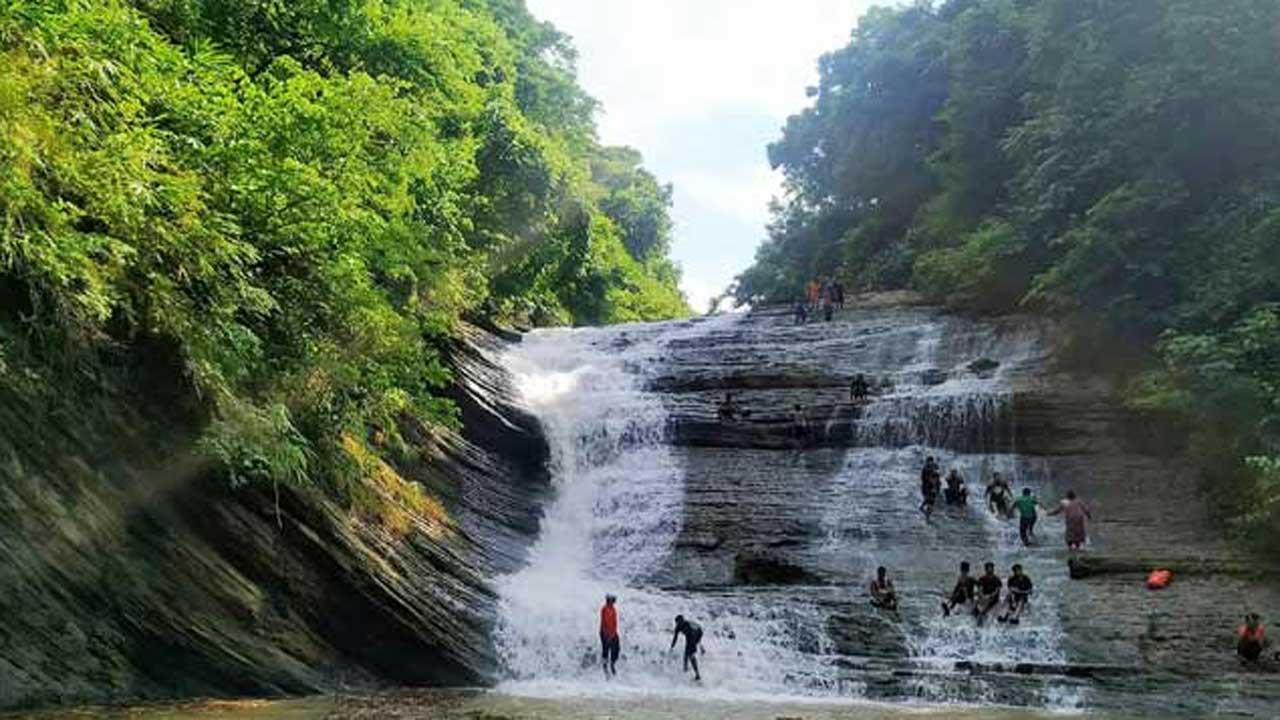 চট্টগ্রামে ঝরনায় গোসল করতে গিয়ে প্রাণ গেল কলেজছাত্রের